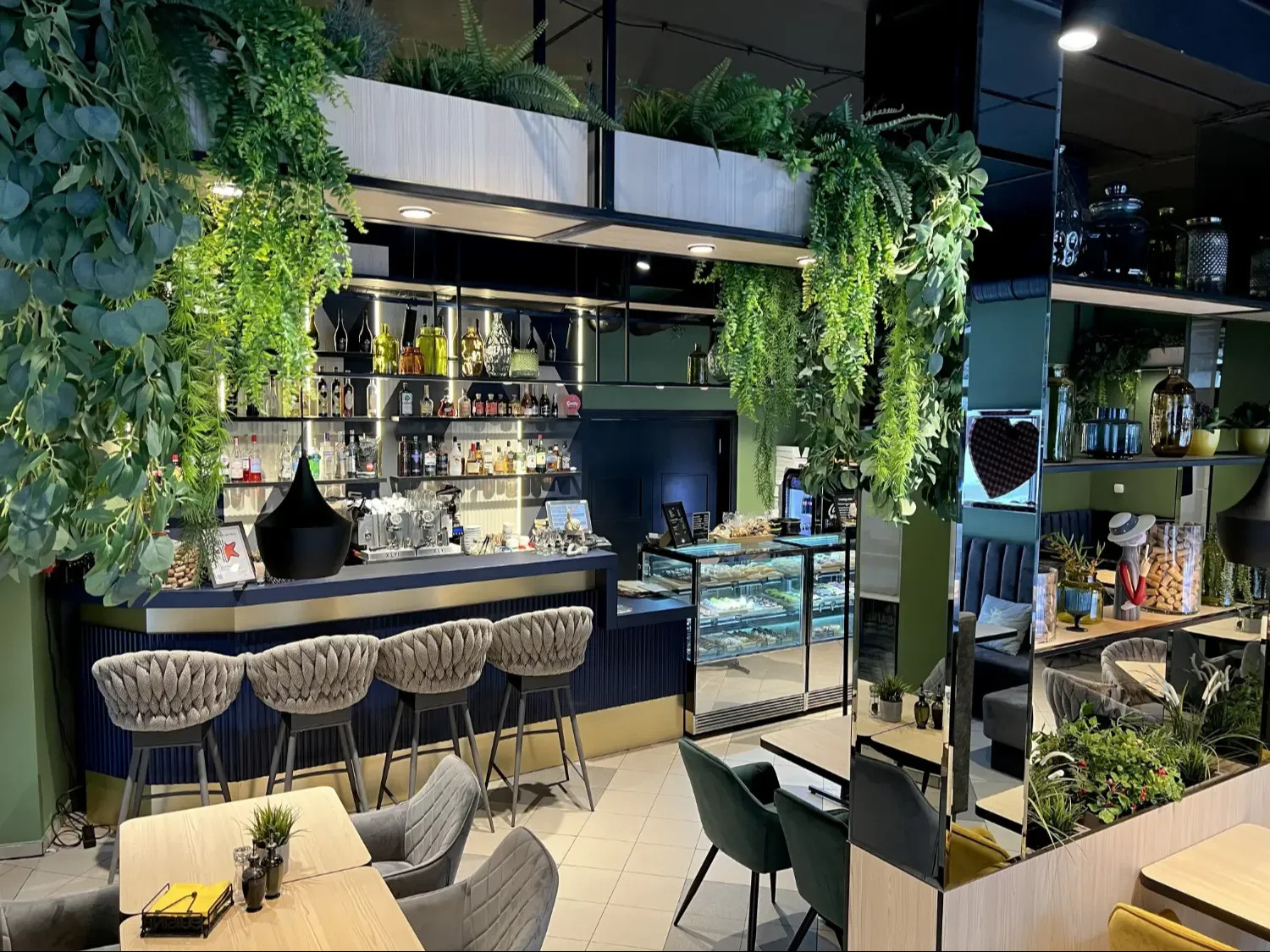 Restaurant, Bar | Ogre | Gastropub Melnā Kamene
