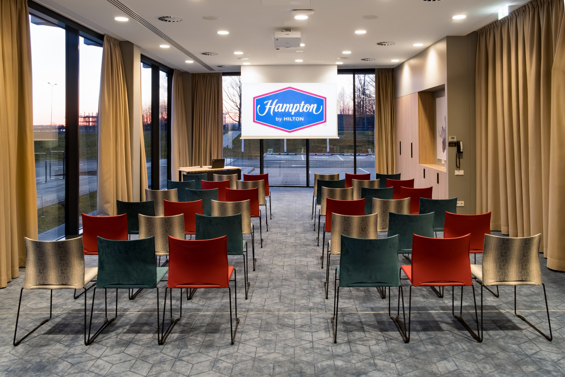 Залы для переговоров | Марупский край | Hampton by Hilton Riga Airport | Фотографий